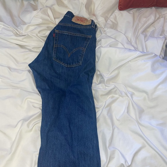 Women Levi’s. Mid rise. Straight leg - Picture 3 of 3